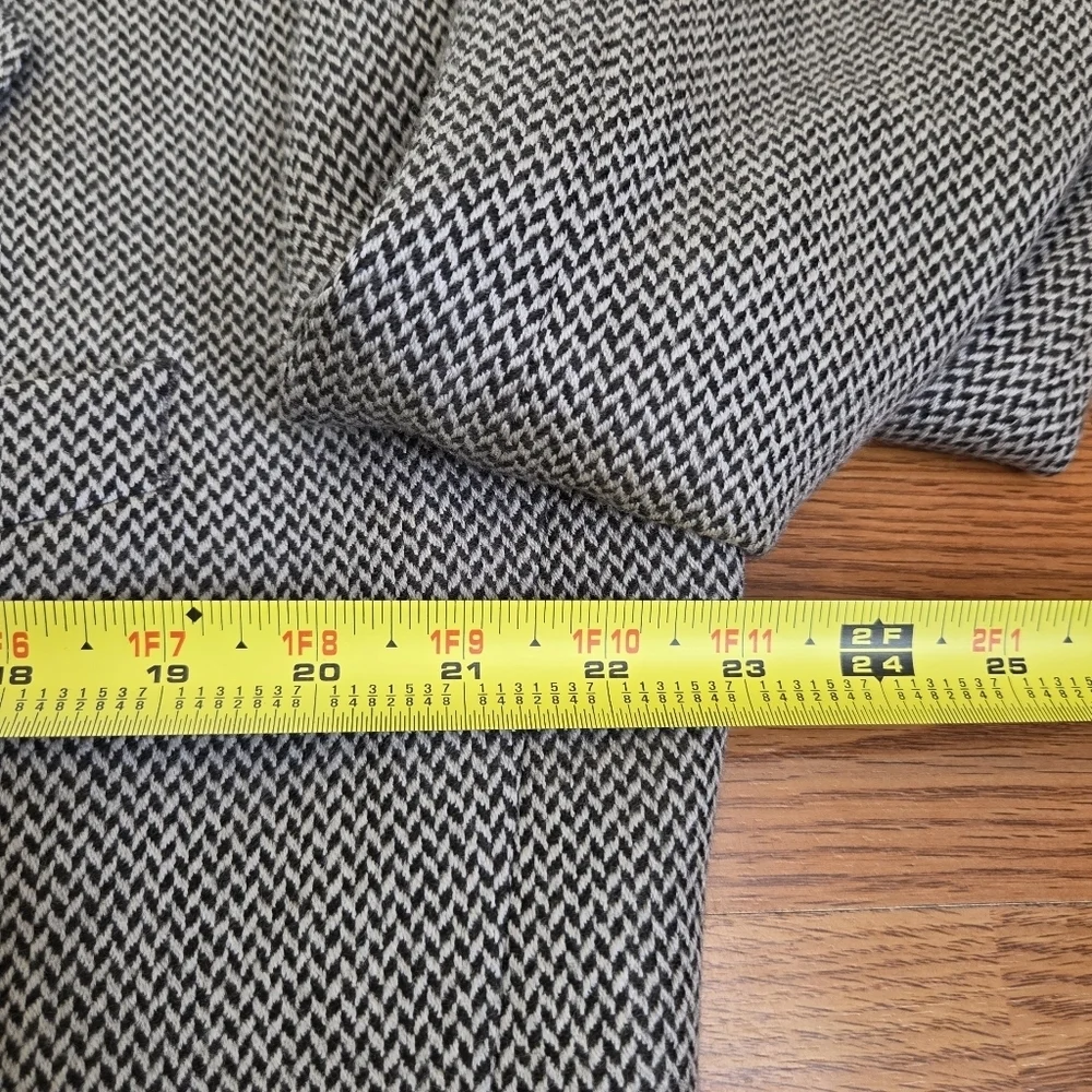 Vintage Valentino Uomo 44R Gray Black Herringbone Pure Wool Blazer Made in Italy